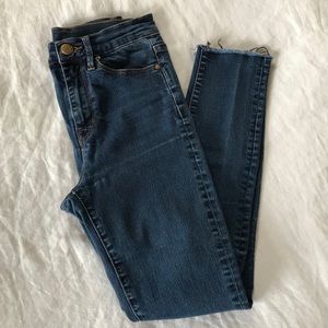 UO BDG Twig High-Waisted Skinny Jeans